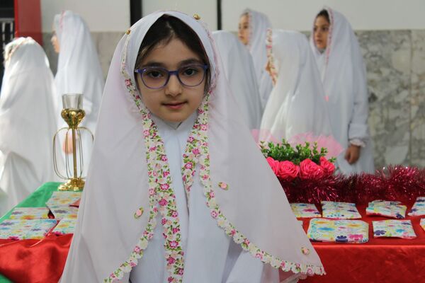 پرواز فرشته‌های آسمانی؛ جشن تکلیف دختران سملقان در مسجد جامع