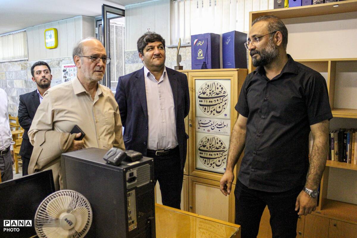 بازدید مشاور عالی وزیر فرهنگ و ارشاد اسلامی از مسجد آقا میرزا احمد زنجان