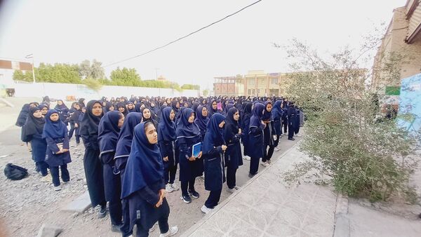 زنگ آغاز هفته پدافند غیرعامل در دبیرستان عشایری حضرت زهرا (س)