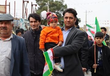 بخوانیم این جمله در گوش باد ؛ چو ایران مباشد تن من مباد