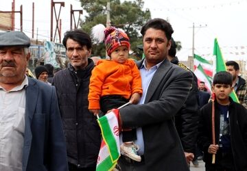 بخوانیم این جمله در گوش باد ؛ چو ایران مباشد تن من مباد