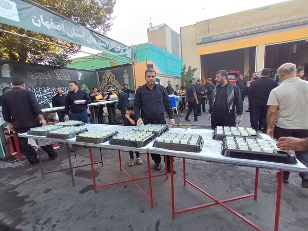 برپایی آیین خطبه‌خوانی خادمین حرم رضوی در روز شهادت امام رضا(ع) در اصفهان