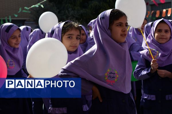 جشن میلاد حضرت زینب(س) با حضور مادران پرستار در دبستان علویان بهارستان‌دو