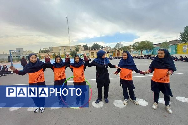 هنرنمایی دانش‌آموزان در رشته‌های ورزشی به‌مناسبت هفته تربیت‌بدنی در ناحیه 2 شهرری 