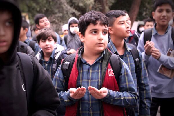 صبحگاه دانش‌آموزی در دبیرستان دوره اول شاهد گرگان