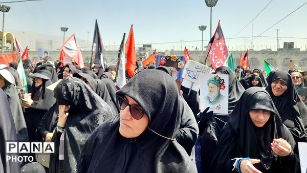 تجدید میثاق با آرمان‌های انقلاب، تهران در سوگِ رهبر شهید یکپارچه سیاه پوش شد