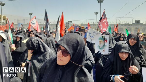 تجدید میثاق با آرمان‌های انقلاب، تهران در سوگِ رهبر شهید یکپارچه سیاه پوش شد