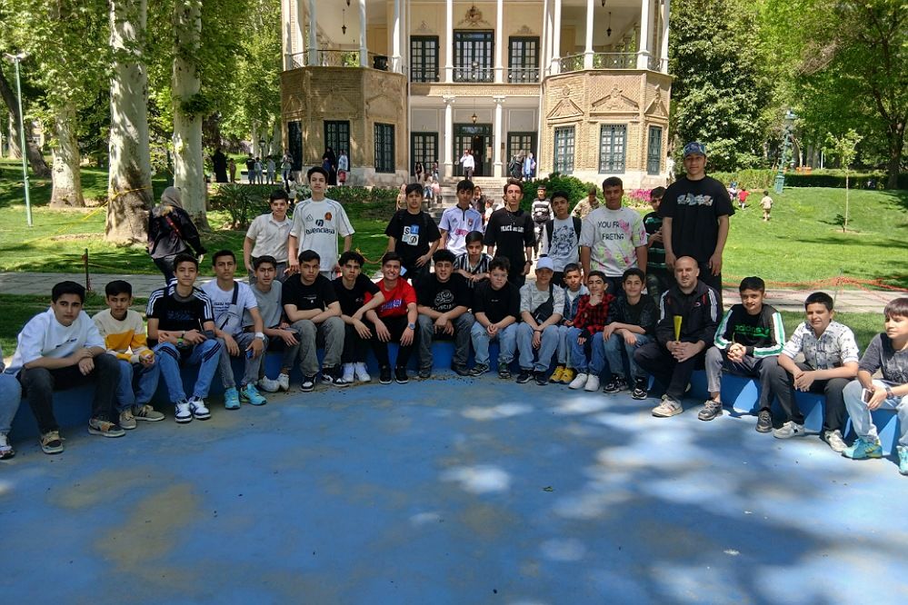 اردوی دانش‌آموزان نسیم‌شهری در کاخ نیاوران