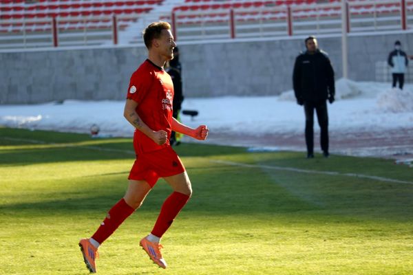 بازی تراکتور و ملوان در تبریز