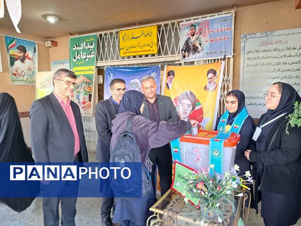 دبیرستان الزهرا قائمشهر پایگاه استانی انتخابات شورای دانش‌آموزی