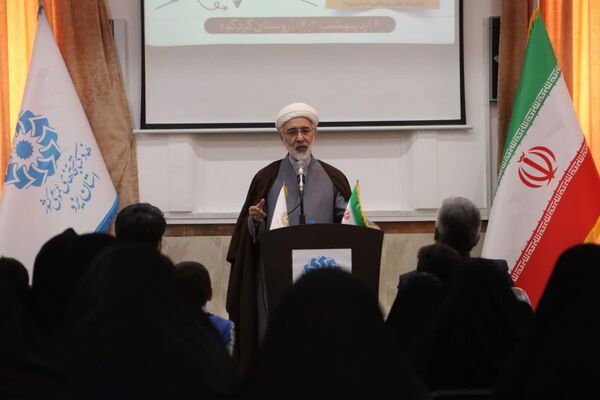 رونمایی از پوستر نخستین جشنواره داستان‌نویسی روستا در روستای گردکوه شهرستان مهریز 