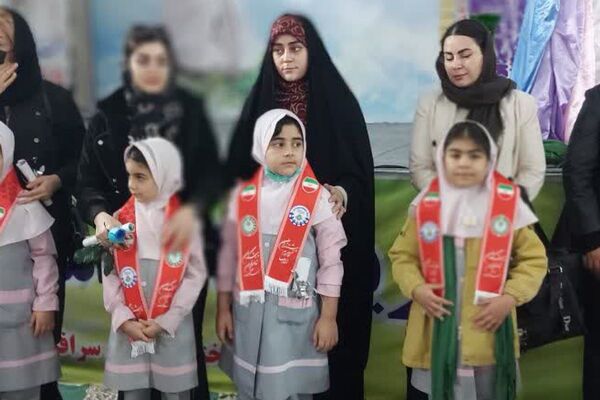 مراسم روز مادر و تحلیف پیشتازان در دبستان شهید سرافراز