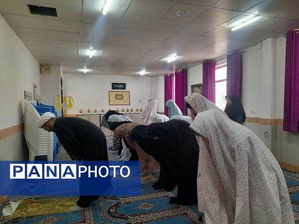 زنگ نماز در دبیرستان حضرت معصومه سلام الله علیها شهرستان خلیل‌آباد نواخته شد