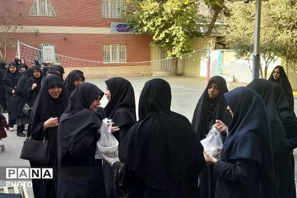 حضور دانش‌آموزان مدارس ناحیه دو شهرری در مجلس عزاداری حضرت زهرا (س)