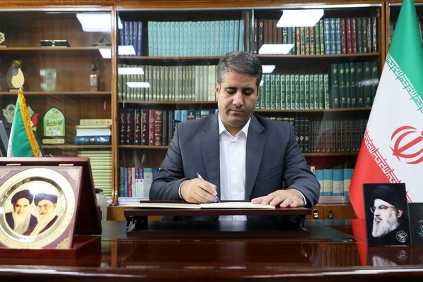 خانه و مدرسه دو کانون مقدس تربیت‌ هستند