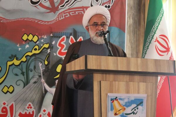 آئین متمرکز استانی نواختن زنگ انقلاب در دبیرستان دخترانه شرافت ناحیه ۱ کرج