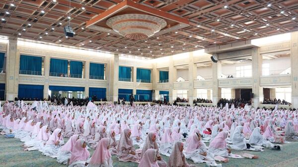  جشن عبادت ۱۵۰۰ دانش‌آموز دختر میبدی در هفته گرامیداشت امور تربیتی و تربیت اسلامی