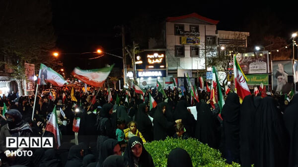 تمام مردم پای کار انقلابند