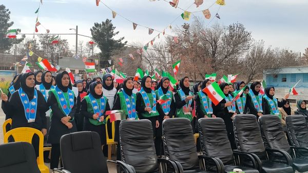 طنین گلبانگ انقلاب در دبیرستان شبانه روزی همای رحمت شهرستان سرخس