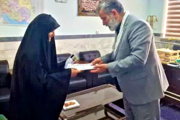 تقدیر مدیر آموزش و پرورش خلجستان قم از خبرنگار پانا