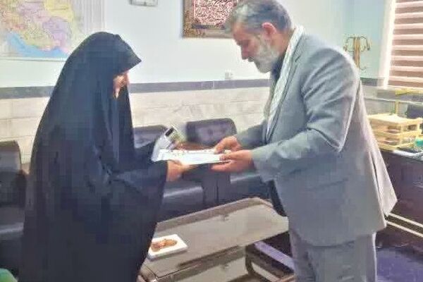 تقدیر مدیر آموزش و پرورش خلجستان قم از خبرنگار پانا