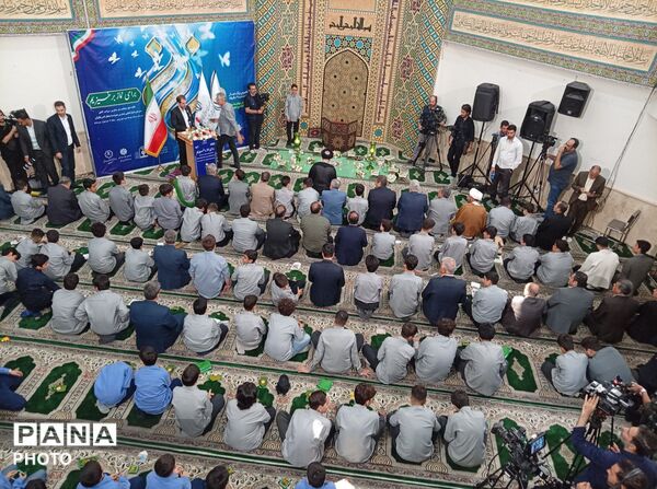آغاز سال تحصیلی با عطر نیایش؛ طنین زنگ نماز در دبیرستان رازی منطقه ۳