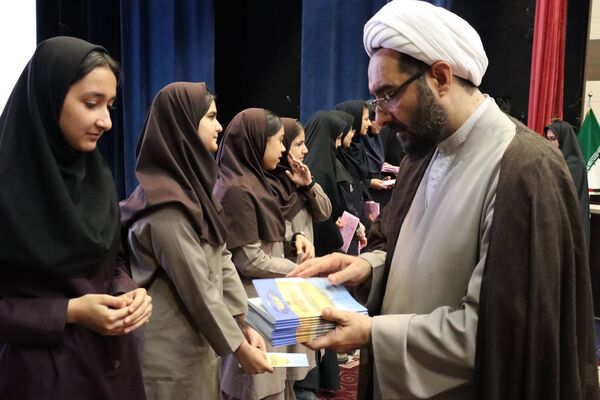 برگزاری جشن روز دختر با همکاری کانون خدمت رضوی و نهادهای آموزشی در منطقه 14 تهران 