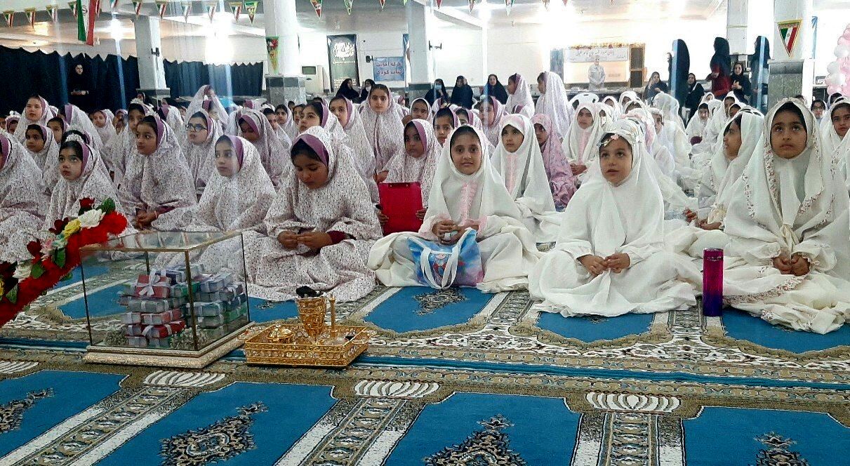 جشن تکلیف دختران دانش‌آموز پارسیان