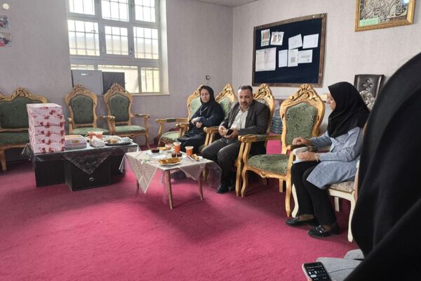 تقدیر مسئولان شهرستان لارستان از دبیران دبیرستان راه برتر