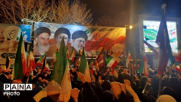 تجدید بیعت مردم نورآباد با رهبر انقلاب در پرتو پرچم متبرک امام رضا(ع)