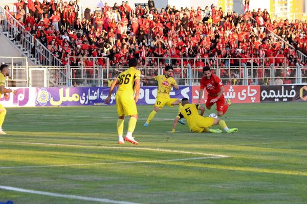 بازی بدون گل تراکتور و فجر سپاسی