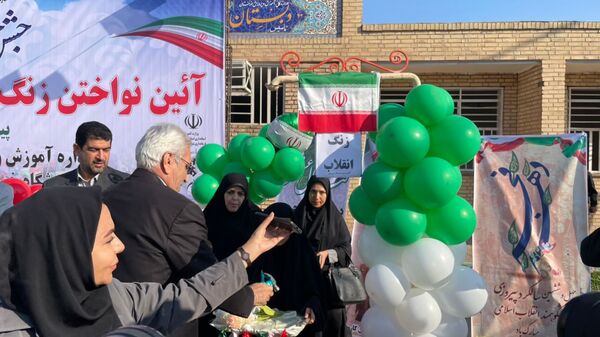 نواخته شدن زنگ گلبانگ انقلاب اسلامی در دبیرستان خوروش2 کارون
