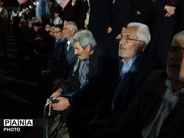از دیروز تا امروز همیشه پای انقلاب