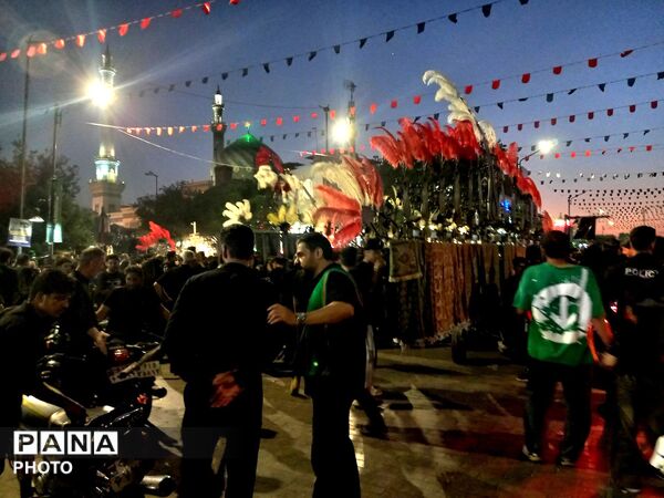 همراهی هیات زینب کبری(س) با کاروان نمادین اسرای کربلا