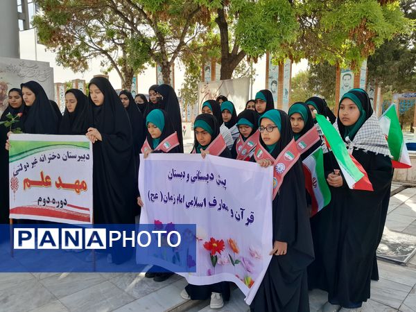 آیین نواختن زنگ سپاس معلم در دبیرستان دخترانه ارشاد تربت حیدریه 