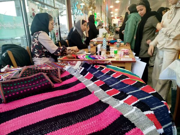 برگزاری نمایشگاه نوروزی ارغوان در فاروج
