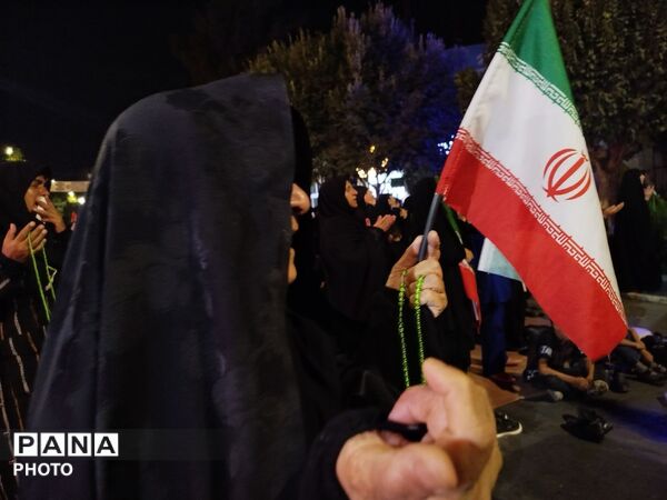 خیابان امام خمینی شهرستان نیشابور باز هم اجتماعات شبانه مردم این شهر را در برمی‌گیرد
