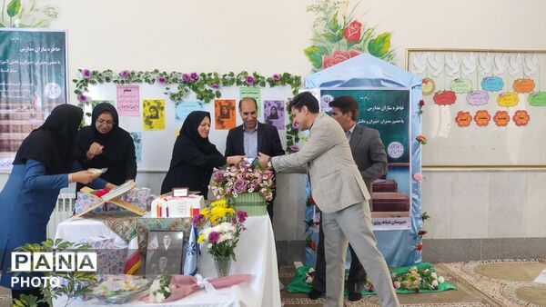 آیین خاطره‌سازان در دبیرستان دخترانه امام رضا( ع) شهرستان اسفراین