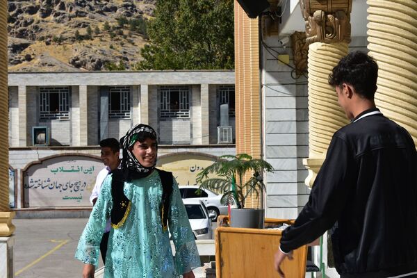 جشن روز دانش‌آموز در دبیرستان امام خمینی (ره) با حضور مسئولان، ورزشکاران و هنرمندان برگزار شد
