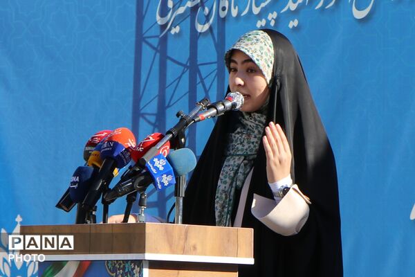 «مهر کریمانه» با حضور وزیر آموزش و پرورش در دبستان پروین اعتصامی بهارستان‌دو