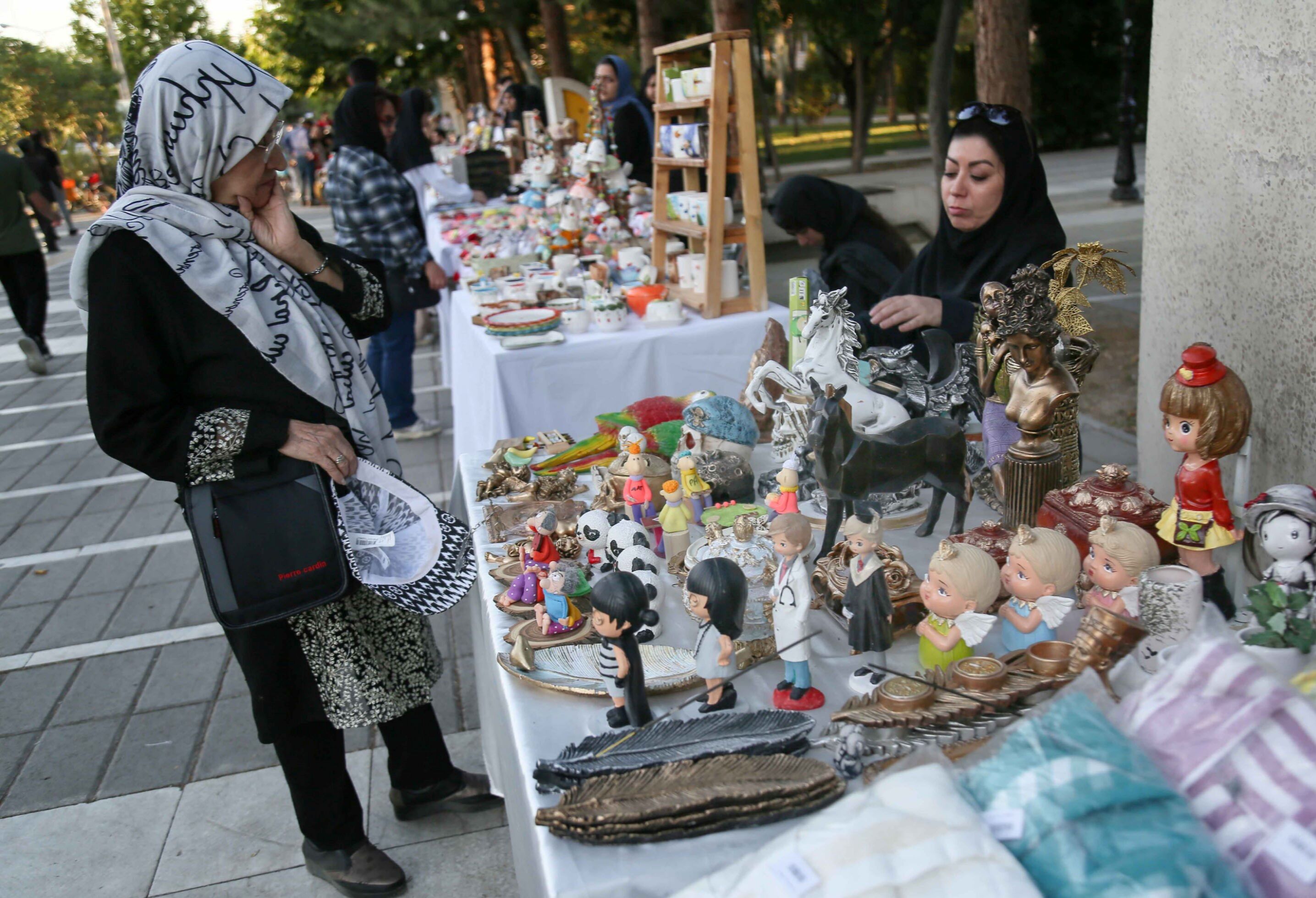عصر بازار هنرمندان مشهدی در روزهای پنجشنبه