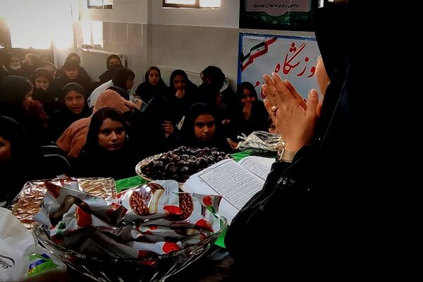 مراسم به مناسبت ایام فاطمیه در دبیرستان پروین اعتصامی اسلامشهر