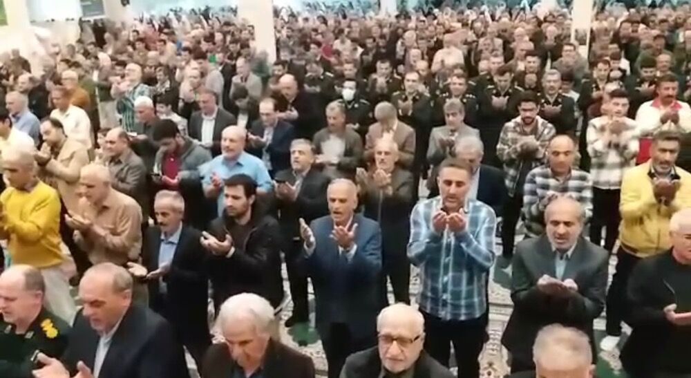 املشی‌ها دوشادوش یکدیگر نماز عید سعید فطر را اقامه کردند
