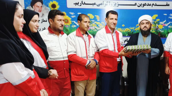  دیدار رئیس و کارکنان جمعیت هلال احمر با امام جمعه مارگون