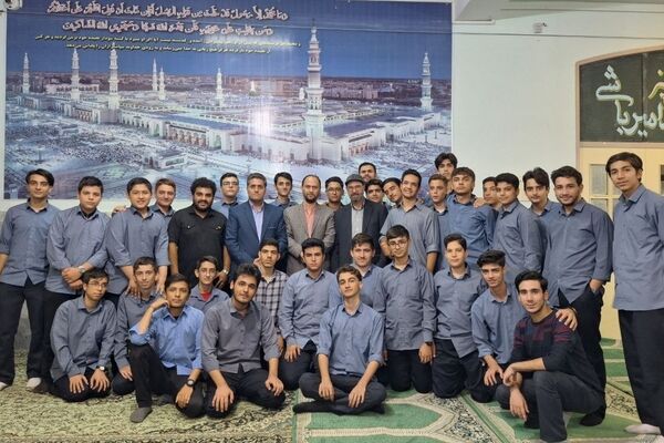 برپایی کرسی آزاد اندیشی دانش آموزی با حضور فعال فرهنگی آرژانتینی تبار در قم
