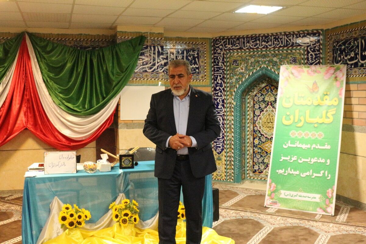 تأکید مدیر آموزش‌و‌پرورش فیروزکوه بر ضرورت همکاری خانواده و مدرسه در جلسه انجمن اولیا و مربیان