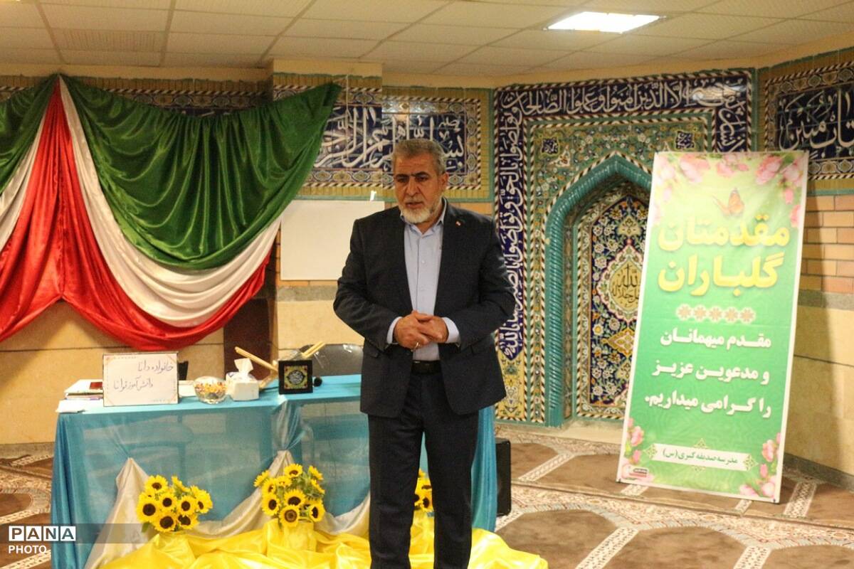 تأکید مدیر آموزش‌و‌پرورش فیروزکوه بر ضرورت همکاری خانواده و مدرسه در جلسه انجمن اولیا و مربیان