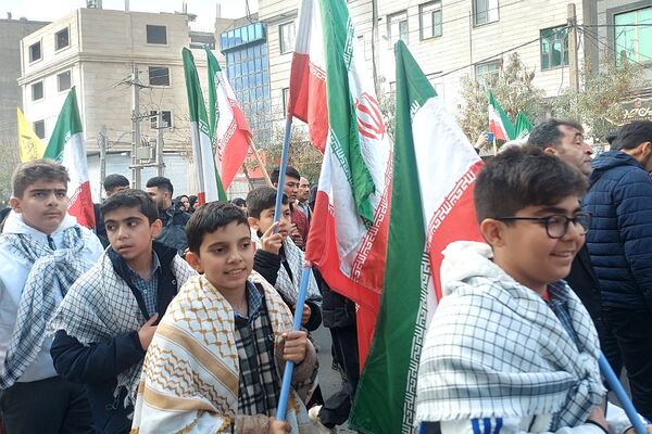تشییع پیکر شهید مدافع حرم رضا مرادی در باقرشهر 