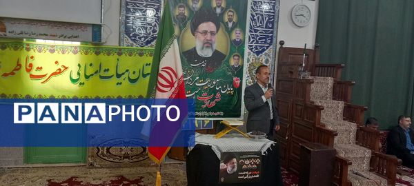 شرکت دانش‌آموزان دبستان حضرت فاطمه(س) در مراسم سالگرد شهدای خدمت