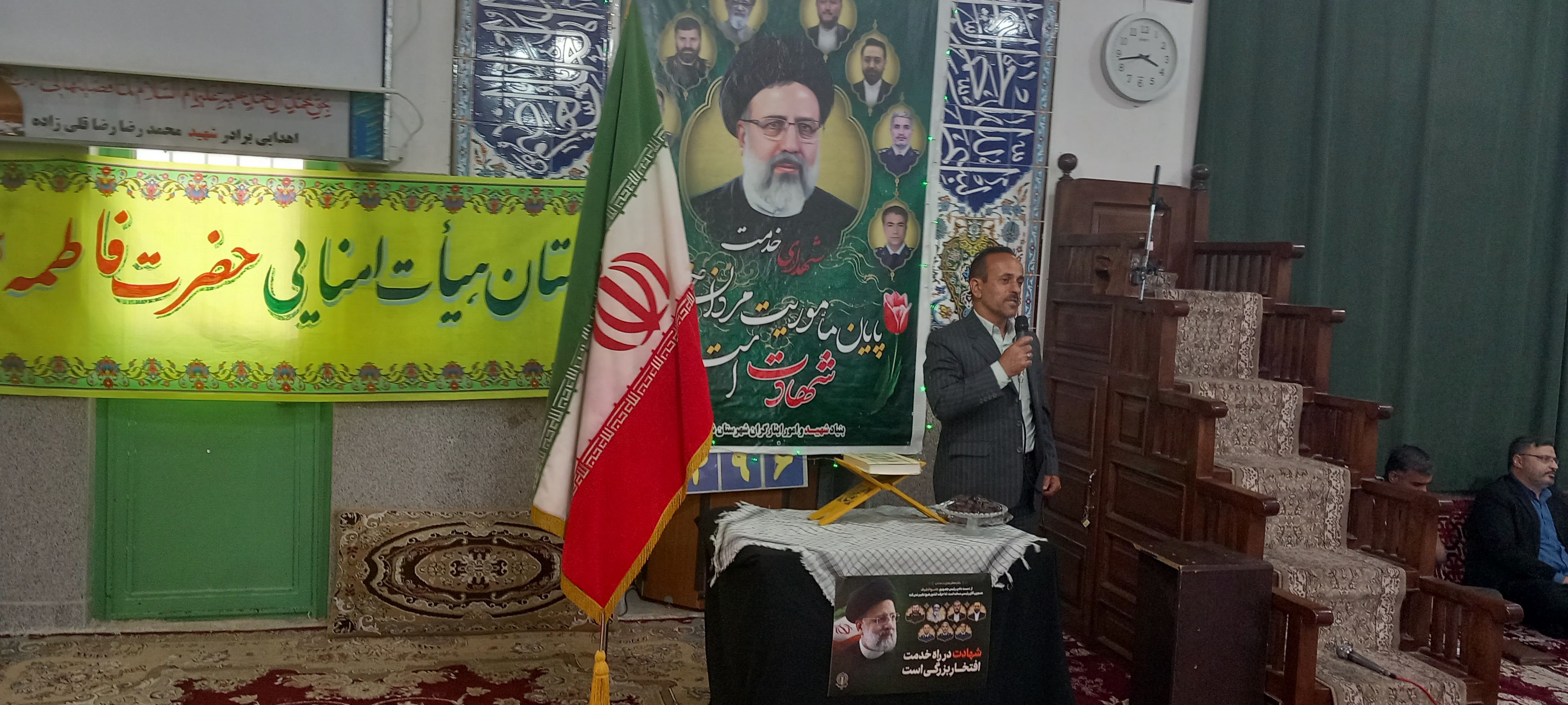 شرکت دانش‌آموزان دبستان حضرت فاطمه(س) در مراسم سالگرد شهدای خدمت